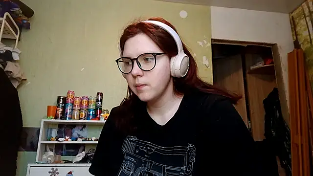 VannessaDillenbeck online show from February 4, 2026, 8:09 am