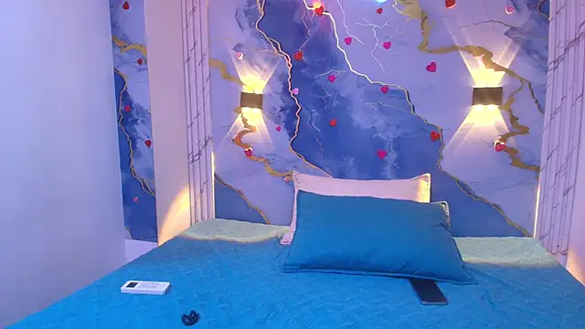 crystal love08 online show from April 13, 2026, 7:18 pm