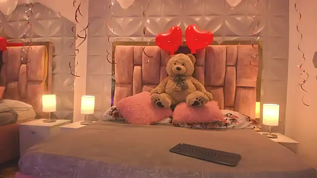 Paris Velvet online show from February 15, 2026, 11:14 pm