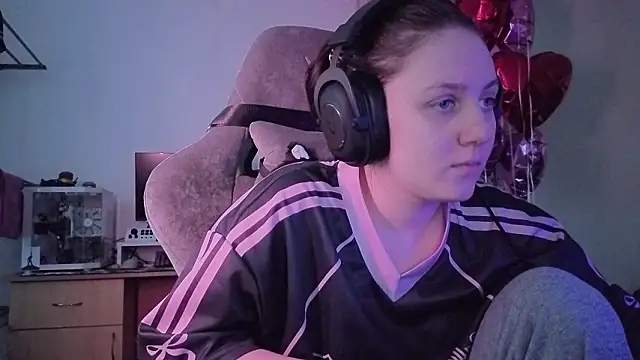 Snapshot of Holy_Kveta chatting on February 27, 2026, 2:56 am Holy Kveta online show from February 27, 2026, 2:56 am