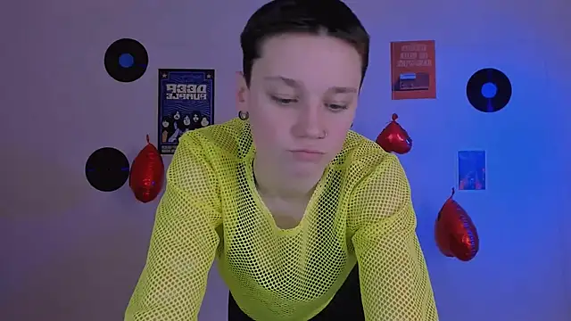 Snapshot of emi_fade chatting on February 19, 2026, 9:28 am emi fade online show from February 19, 2026, 9:28 am