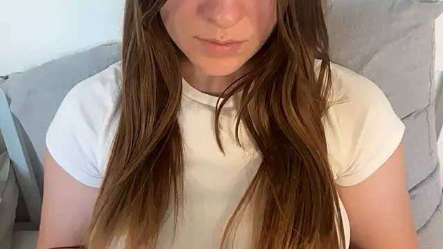 Lucyschickt online show from May 29, 2026, 1:28 pm
