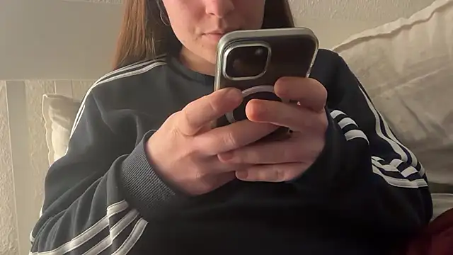 Snapshot of Lucyschickt chatting on February 26, 2026, 5:46 pm Lucyschickt online show from February 26, 2026, 5:46 pm