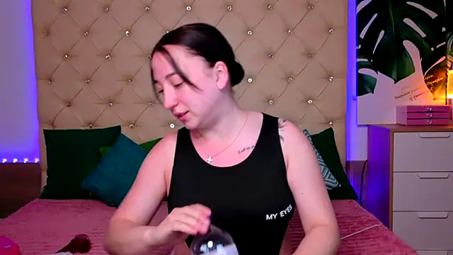 Snapshot of AwaMax chatting on May 11, 2026, 4:58 am AwaMax online show from May 11, 2026, 4:58 am
