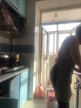 Youyou 12 online show from March 19, 2026, 1:49 am