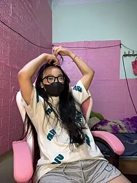 Leeeiuu online show from February 21, 2026, 12:18 pm