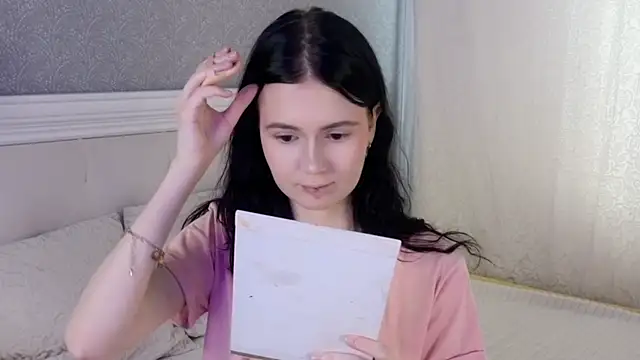 Glow hollow online show from February 10, 2026, 4:22 am