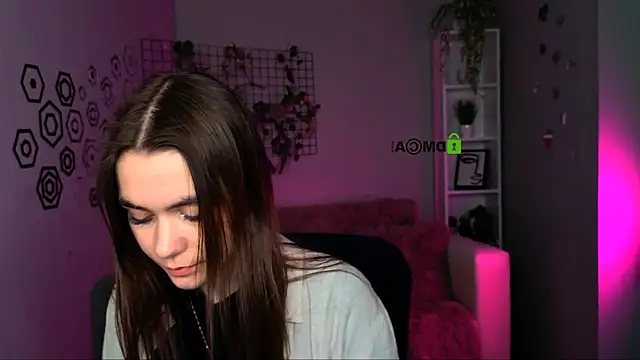 laurenmurrr online show from April 19, 2026, 9:32 am