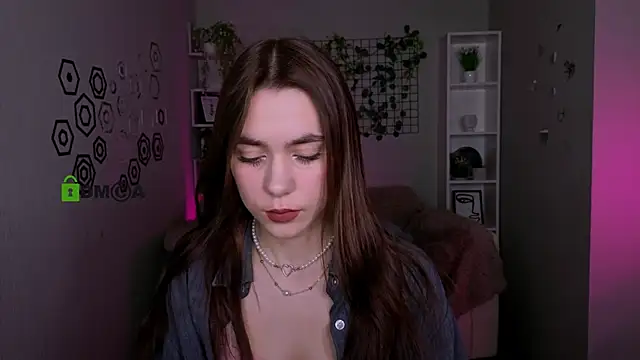 laurenmurrr online show from May 16, 2026, 9:41 am