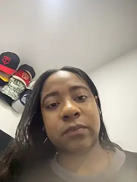 Snapshot of amara_queen_ chatting on May 11, 2026, 5:54 pm amara queen online show from May 11, 2026, 5:54 pm