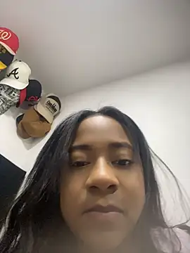 Snapshot of amara_queen_ chatting on June 16, 2026, 1:49 am amara queen online show from June 16, 2026, 1:49 am