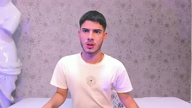 Snapshot of Apolo_Gray chatting on February 9, 2026, 2:53 am Apolo Gray online show from February 9, 2026, 2:53 am