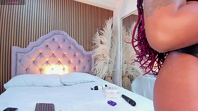 StacyMoon  online show from February 17, 2026, 5:05 am