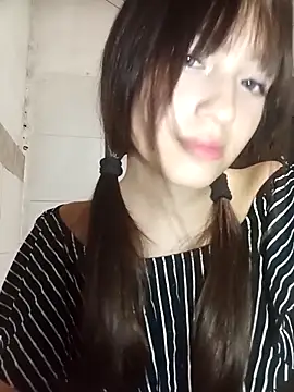 Snapshot of dieciochoyundia chatting on February 15, 2026, 12:22 am dieciochoyundia online show from February 15, 2026, 12:22 am