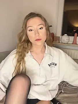 romyxxs online show from February 24, 2026, 10:43 pm