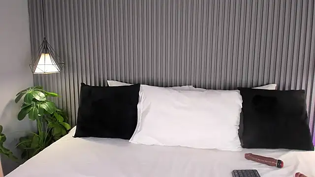 Snapshot of Yalezka_ chatting on May 12, 2026, 4:31 am Yalezka online show from May 12, 2026, 4:31 am