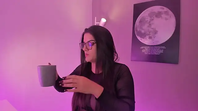 Snapshot of Valenvega_ chatting on February 6, 2026, 9:22 pm Valenvega online show from February 6, 2026, 9:22 pm