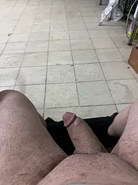 Snapshot of Can3438q chatting on February 3, 2026, 5:29 pm Can3438q online show from February 3, 2026, 5:29 pm