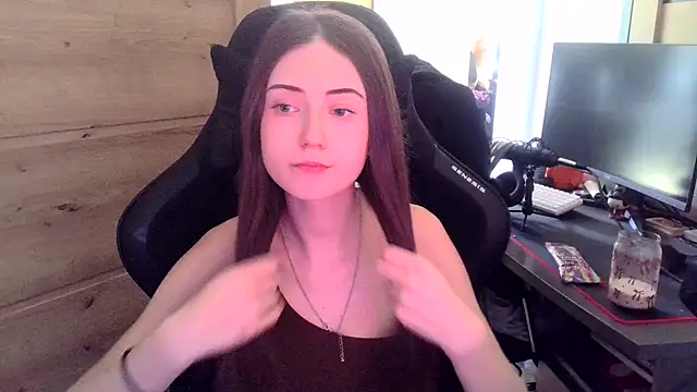 karlaluuvv online show from April 1, 2026, 11:44 am