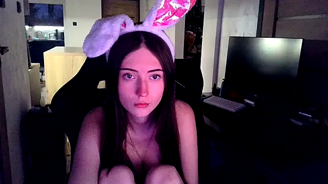 karlaluuvv online show from April 3, 2026, 5:52 pm