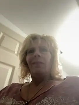 Snapshot of FireAfterDark chatting on February 14, 2026, 1:39 am FireAfterDark online show from February 14, 2026, 1:39 am