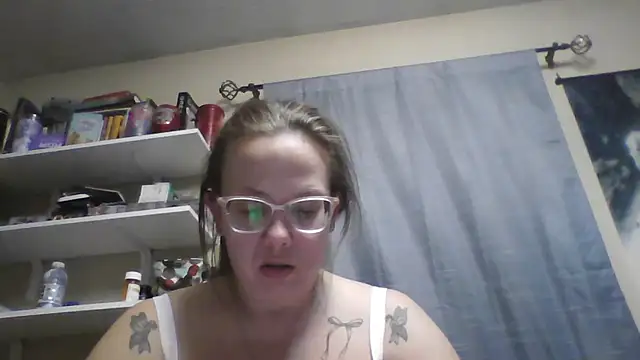 lickablelynn87 online show from March 3, 2026, 12:39 am