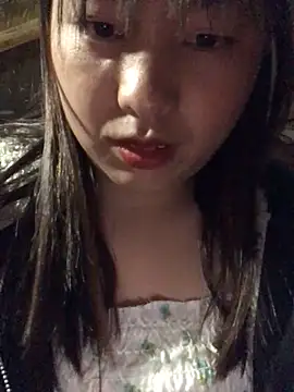 Snapshot of honeyyy110 chatting on February 8, 2026, 2:37 pm honeyyy110 online show from February 8, 2026, 2:37 pm