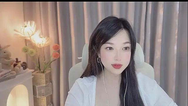 Yumi yuni online show from April 18, 2026, 1:02 pm