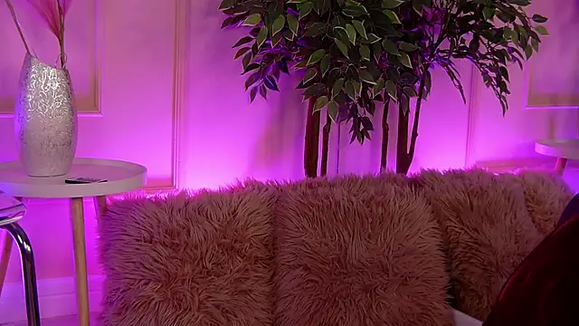 Snapshot of CrystalRedd chatting on February 21, 2026, 6:04 am CrystalRedd online show from February 21, 2026, 6:04 am