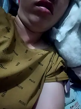 hot-luna- online show from April 14, 2026, 10:26 pm