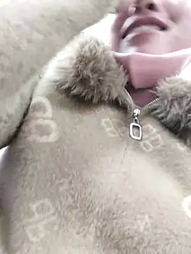 Snapshot of Bella-222 chatting on February 22, 2026, 3:24 pm Bella-222 online show from February 22, 2026, 3:24 pm