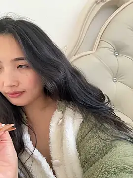 Snapshot of mimi-love13 chatting on February 4, 2026, 5:35 am mimi-love13 online show from February 4, 2026, 5:35 am