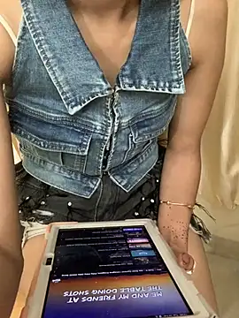 Snapshot of HEENA-STRIP chatting on February 24, 2026, 7:20 am HEENA-STRIP online show from February 24, 2026, 7:20 am