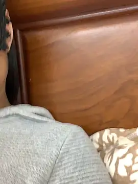 Snapshot of HEENA-STRIP chatting on February 27, 2026, 9:53 am HEENA-STRIP online show from February 27, 2026, 9:53 am