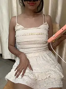 Snapshot of HEENA-STRIP chatting on February 25, 2026, 10:04 am HEENA-STRIP online show from February 25, 2026, 10:04 am