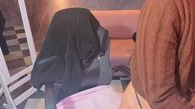 Sophie jones b online show from April 14, 2026, 12:32 pm