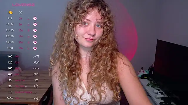 Snapshot of Milounee chatting on June 14, 2026, 7:42 am Milounee online show from June 14, 2026, 7:42 am