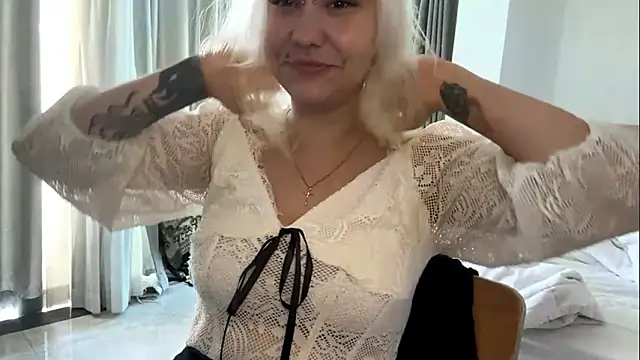 LuxureMia online show from February 5, 2026, 5:14 am