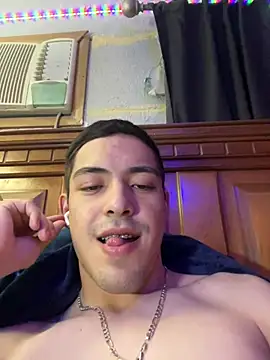 Snapshot of Tupapi696969q chatting on May 29, 2026, 4:18 am Tupapi696969q online show from May 29, 2026, 4:18 am