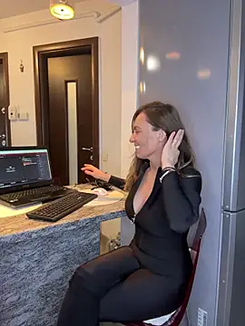 DivineAmely online show from April 6, 2026, 9:38 pm