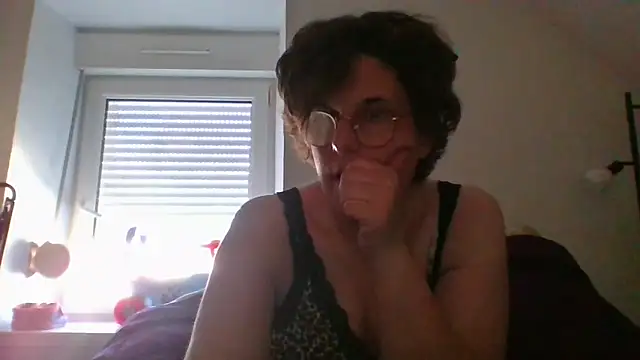 OIseauNoir88 online show from April 7, 2026, 3:58 pm