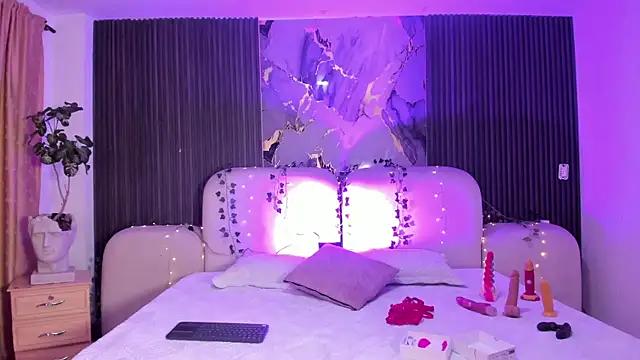 JazminRusso  online show from April 17, 2026, 4:48 am