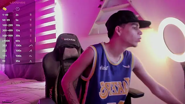 Snapshot of juan_posada chatting on February 21, 2026, 3:03 pm juan posada online show from February 21, 2026, 3:03 pm