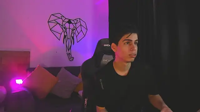 Snapshot of juan_posada chatting on February 4, 2026, 1:28 pm juan posada online show from February 4, 2026, 1:28 pm