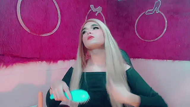 Snapshot of isabella_vogue chatting on February 15, 2026, 11:42 am isabella vogue online show from February 15, 2026, 11:42 am