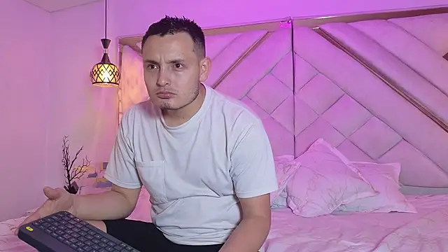 Snapshot of nilaynoa chatting on February 17, 2026, 12:13 pm nilaynoa online show from February 17, 2026, 12:13 pm