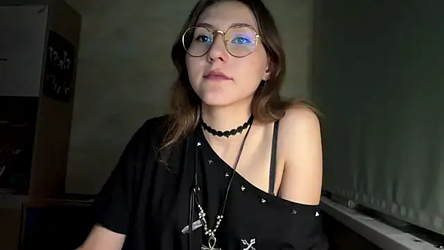Snapshot of Miaaa_Moon chatting on July 16, 2026, 8:17 pm Miaaa Moon online show from July 16, 2026, 8:17 pm