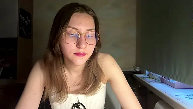 Snapshot of Miaaa_Moon chatting on May 16, 2026, 4:39 pm Miaaa Moon online show from May 16, 2026, 4:39 pm