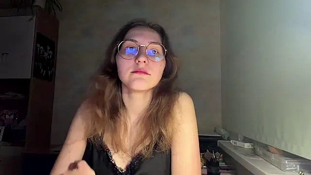 Snapshot of Miaaa_Moon chatting on June 1, 2026, 7:13 pm Miaaa Moon online show from June 1, 2026, 7:13 pm