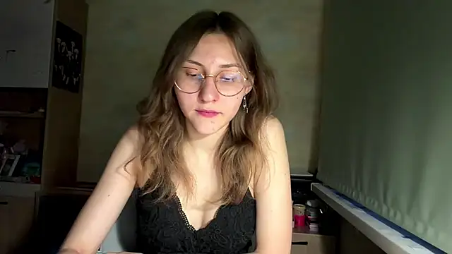 Snapshot of Miaaa_Moon chatting on June 25, 2026, 5:51 pm Miaaa Moon online show from June 25, 2026, 5:51 pm